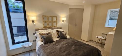 Stylish new 2 bedroom apartment - Tap to explore photos