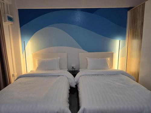 SRINN Hotel Pattaya Klang - Tap to explore photos