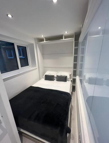 Luxury 2 bedroom apartment overlooking Harrods Knightsbridge
