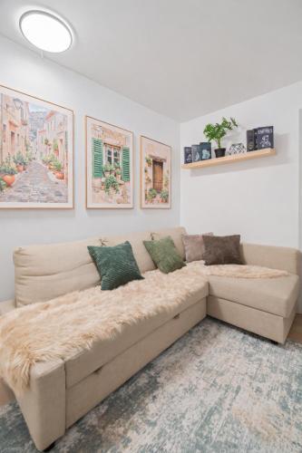 Spacious 4BR Stay in Lower Manhattan - Tap to explore photos