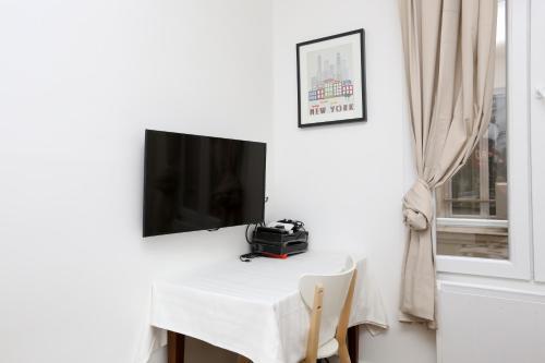 Studio Maine - Montparnasse Paris 14th - Tap to explore photos