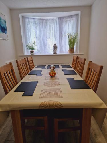 Cosy 2 Bedroom Apartments - Greenwich London - Tap to explore photos