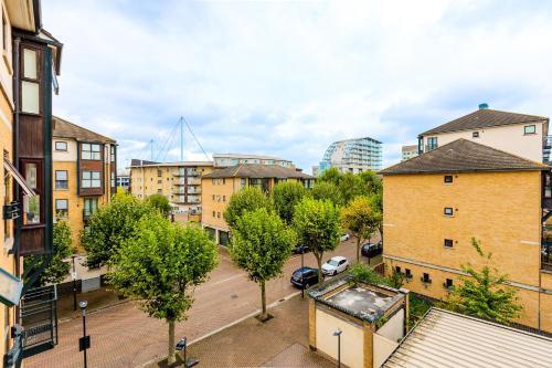 Bright New 2BR flat with Balcony near ExCeL London