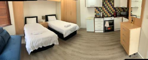 Beautiful Studio apartment with free parking - Tap to explore photos