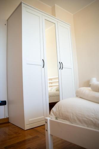 Aurelia Vatican City Apartment - Tap to explore photos