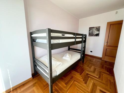 Aurelia Vatican City Apartment - Tap to explore photos