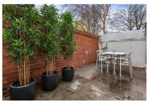 Richmond Maisonette 3 bed, 2 bath & garden terrace - Tap to explore photos