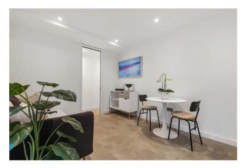 Richmond Maisonette 3 bed, 2 bath & garden terrace - Tap to explore photos
