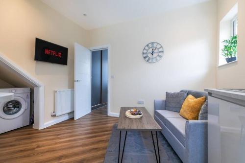 Ealing Haven - 1 Bedroom Flat, Solo Travellers - Tap to explore photos