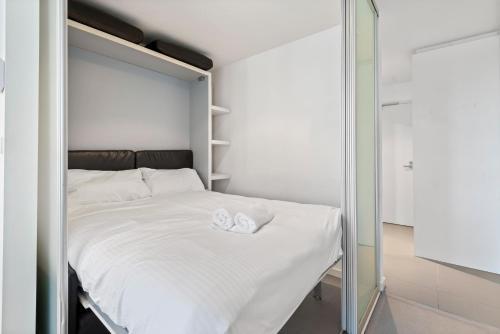 Compact Studio Near China Town - Tap to explore photos
