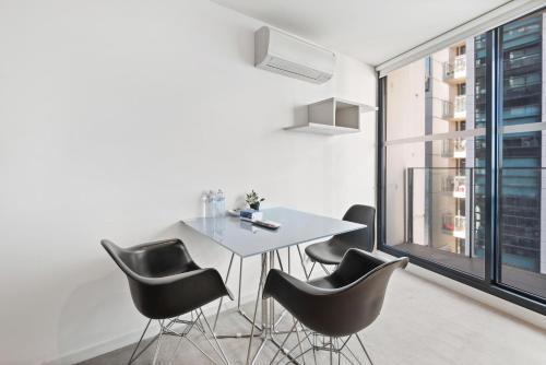 Compact Studio Near China Town - Tap to explore photos