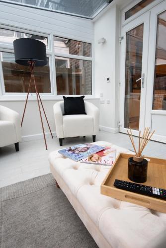 Central London House 10 mins Walk To Regents Park - Tap to explore photos