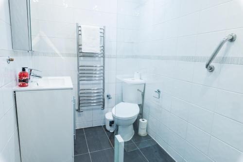 Central London House 10 mins Walk To Regents Park - Tap to explore photos