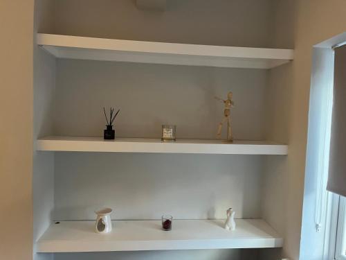 Comfortable 2 bedroom, 1 bathroom, West London flat - Tap to explore photos