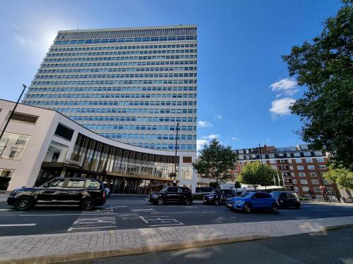 Budget Spacious Flat Fits 5 people in W2