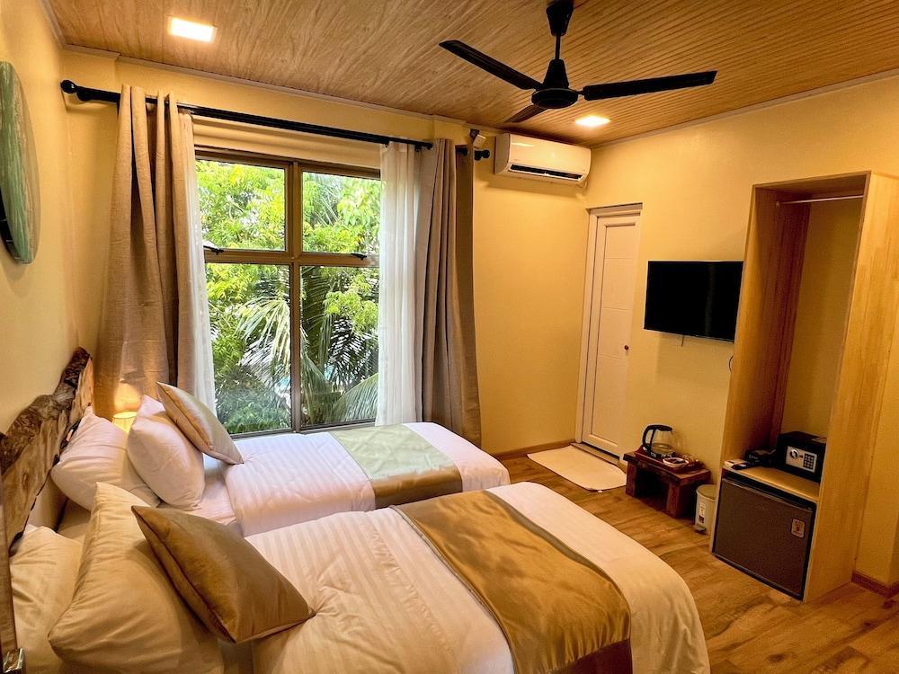 Holiday Home Dhiffushi Room Type - Superior Double Room