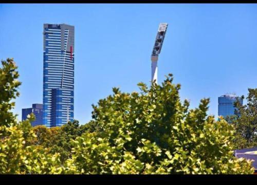 Richmond modern escape near MCG - Tap to explore photos