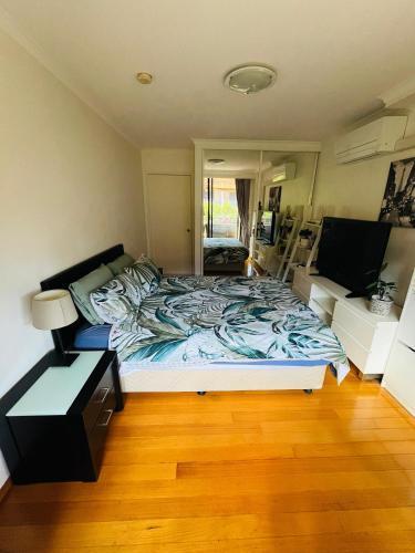 Private room in shared house in Pyrmont - Tap to explore photos