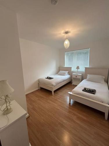 Truehome apartment in South London - Tap to explore photos