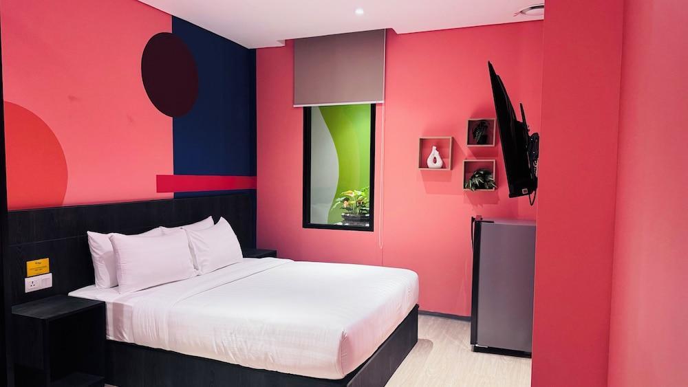 Yellow Bee Resort Cililitan Room Type - Superior Double