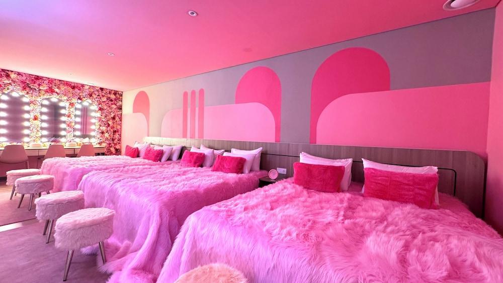Yellow Bee Resort Cililitan Room Type - Bridal Suite For 9 Person