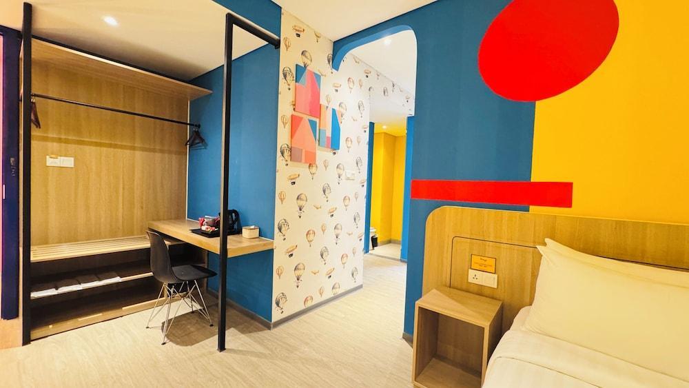 Yellow Bee Resort Cililitan Room Type - Family 2 Bedroom For 4 Person