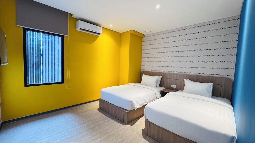 Yellow Bee Resort Cililitan Room Type - Deluxe Family 2 Bedroom For 4 Person
