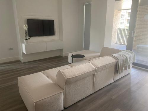 Luxury apartment with large terrace - Tap to explore photos