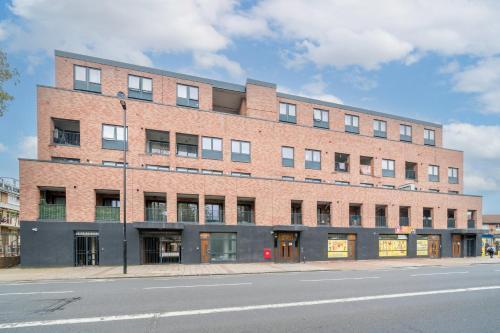 3Bed by Canning Town Stn Balcony Central Location