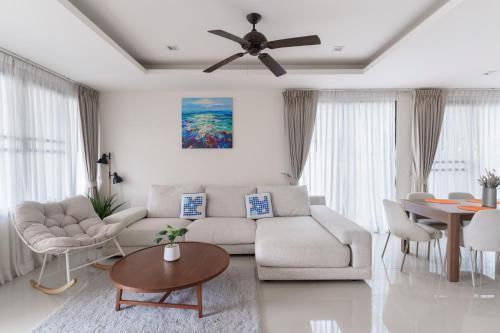 Friendly Townhouse Laguna Park - Tap to explore photos