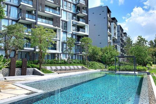 Deluxe apartment at Cassia Residences by Lofty