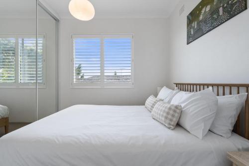 Your Stylish Balmain Retreat - Tap to explore photos