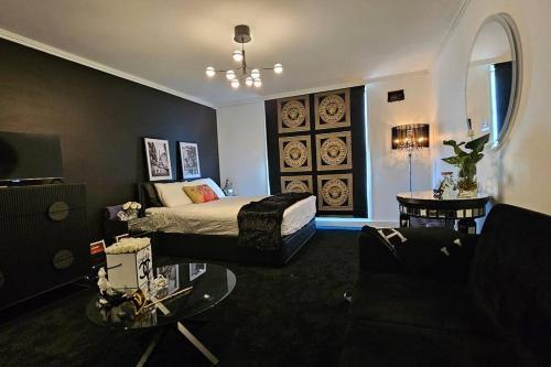 Chic Toorak Studio Room Type - One-Bedroom Apartment