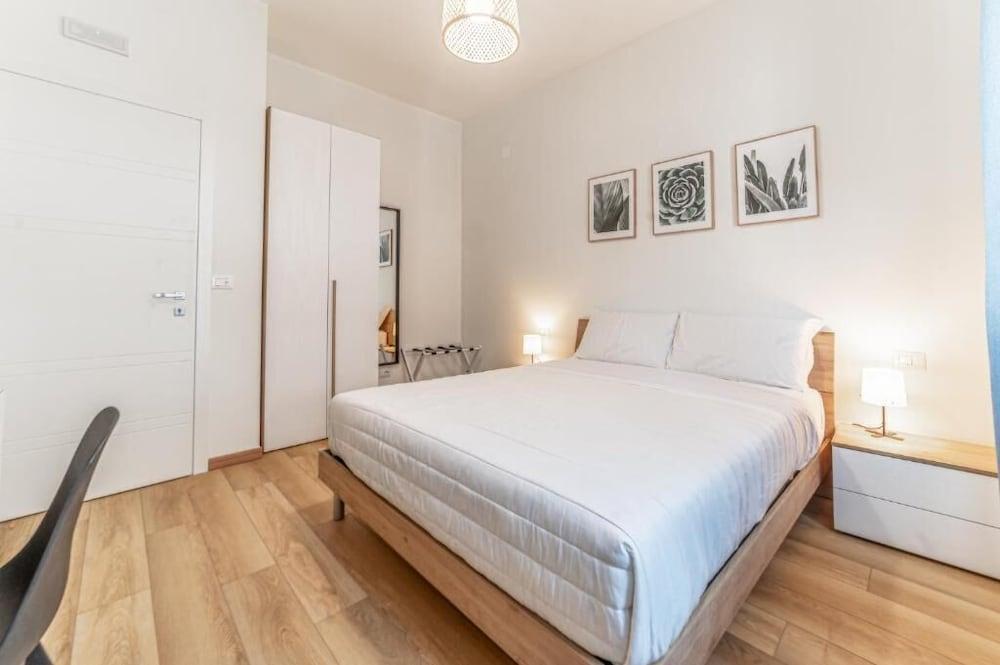 Lorena Cozy Rooms - Ospedale Gemelli - Tap to explore photos