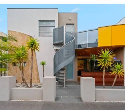 Entire studio with balcony