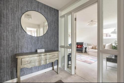 Spacious 1 bed apartment with parking & balcony! - Tap to explore photos