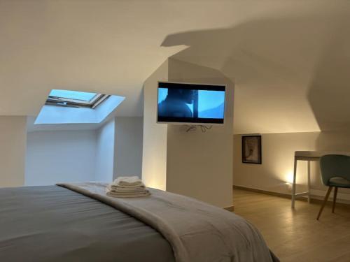 Fronte lago , mansarda da favola