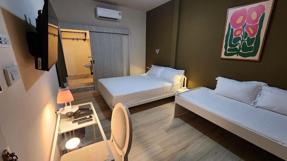 IHOC - Phuket OldTown Room Type - Standard Triple Room