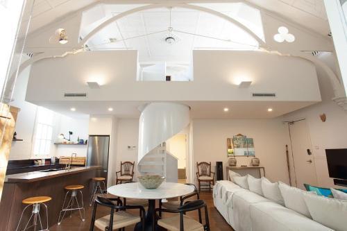 Mezzanine Magic, Bondi Junction - Tap to explore photos