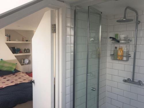 Clapham, London 4 bedroom family house - Tap to explore photos