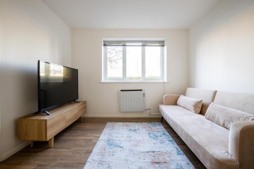 Londwell, Canary Wharf Riverfront Chic Apartment - Tap to explore photos