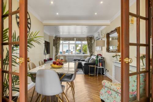 Casa Marina- 4 bedroom house with garden and balcony - Tap to explore photos