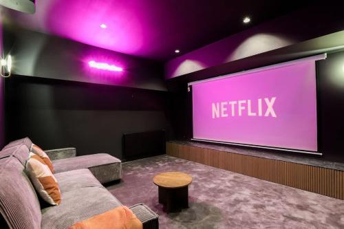 Sublime duplex avec salle de cinéma - Tap to explore photos