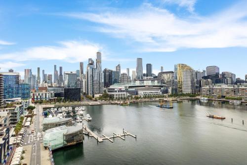 Urban Retreat Modern Elegance in Docklands