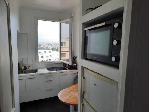 Apartment with a superb view on Eiffel Tower - Tap to explore photos