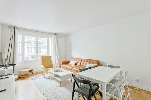 Stunning 2BR Flat near Charonne metro station - Tap to explore photos