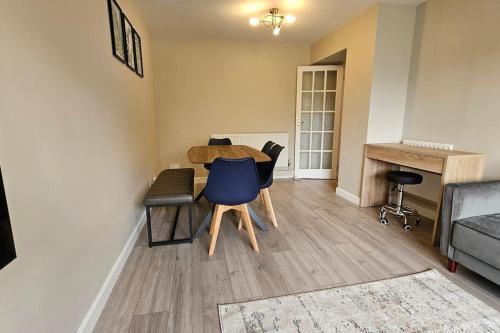 Canal view 2BD flat - Regents Park! - Tap to explore photos