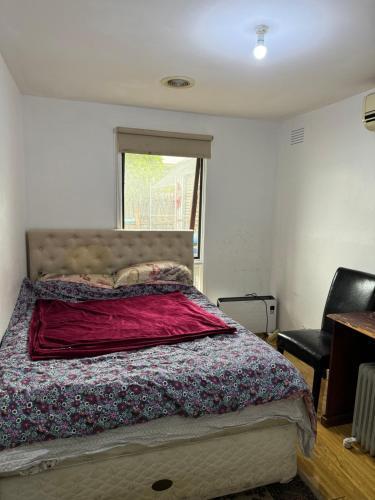 Springvale couple room with shared bathroom - Tap to explore photos