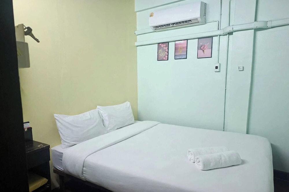 Roxx social hostel Room Type - Double Room with Shared Bathroom with no window Roxx social hostel Room Type - Double Room with Shared Bathroom with no window