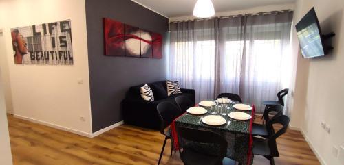 Ancient Rome Colosseum modern and bright apartment - Tap to explore photos